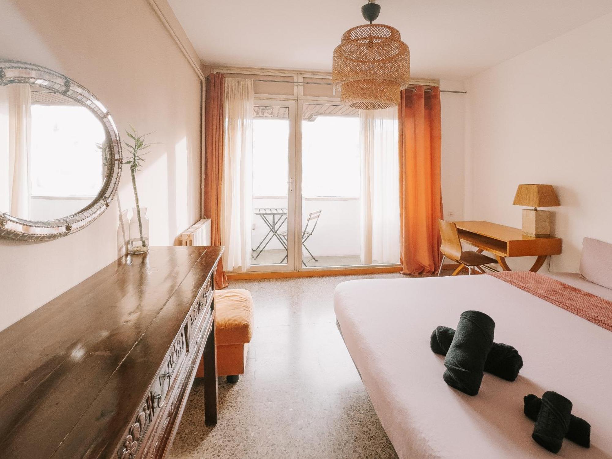 Lovely In Shared Gracia Neighborhood * Barcelona